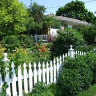 ограда уютного сада